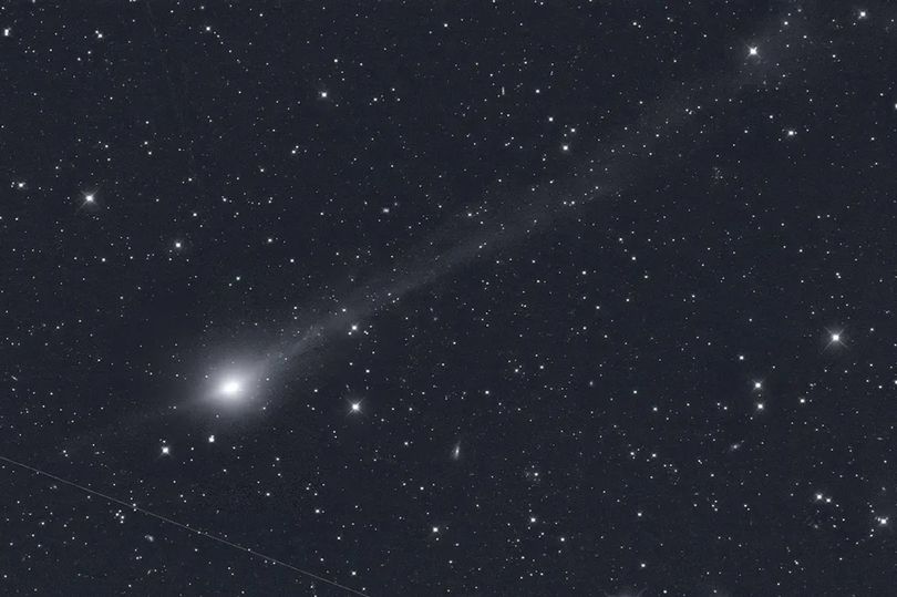 'Alien spaceship' 3I/ATLAS has 'two jets' unlike most comets and 'needs ...