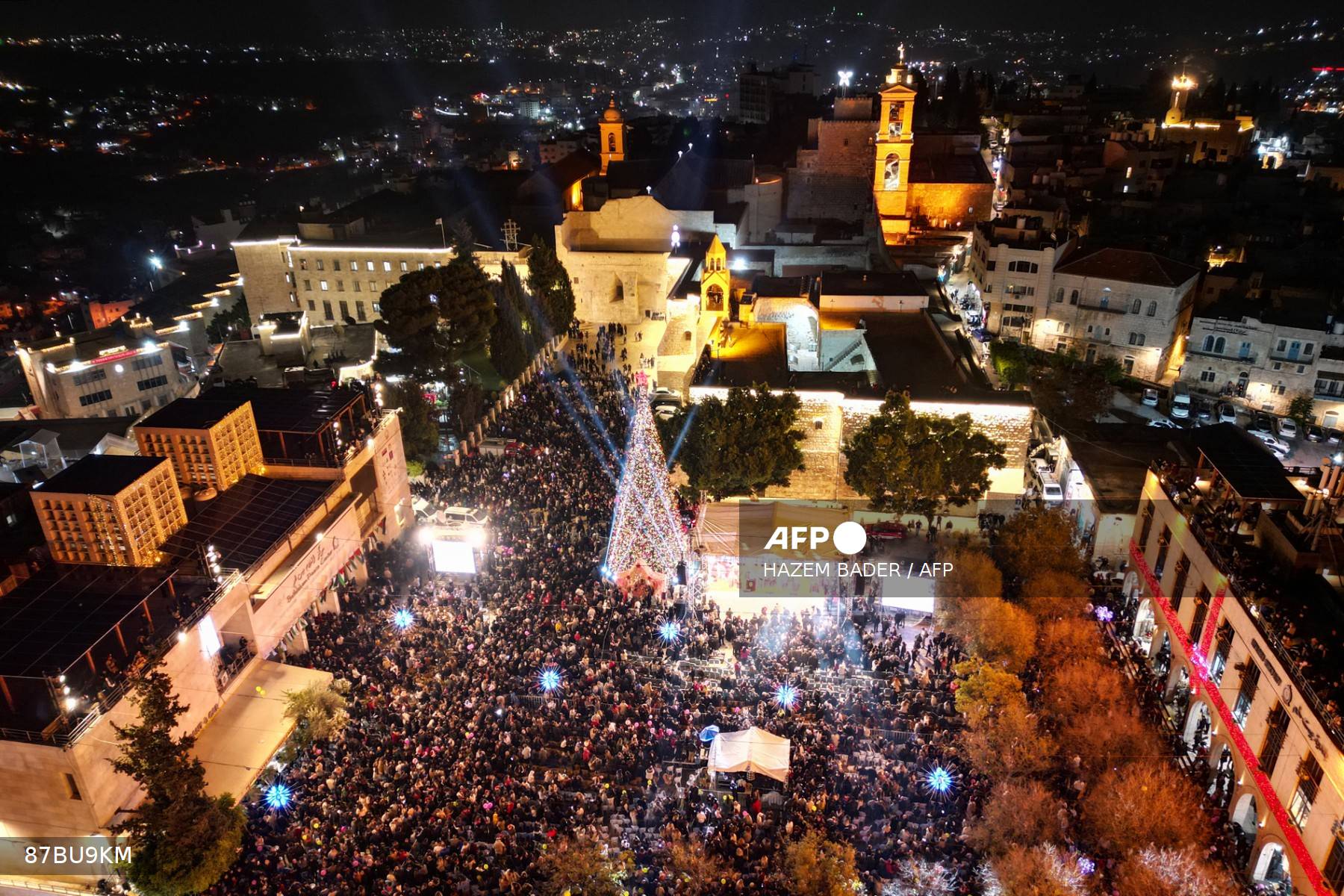 Pictorial: Bethlehem lights Christmas tree first time since Gaza war