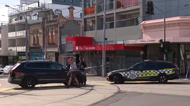 Manhunt after fatal Melbourne stabbing