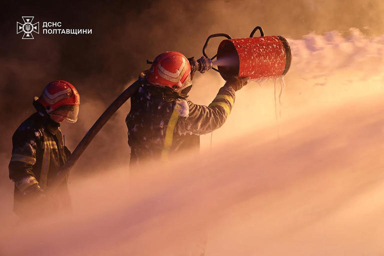 Dos muertos en un ataque ruso nocturno que impacta infraestructura en Ucrania, dicen las autoridades