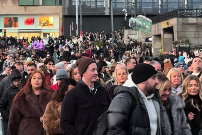 Massive Edinburgh queues as Christmas market goers brand city centre ...