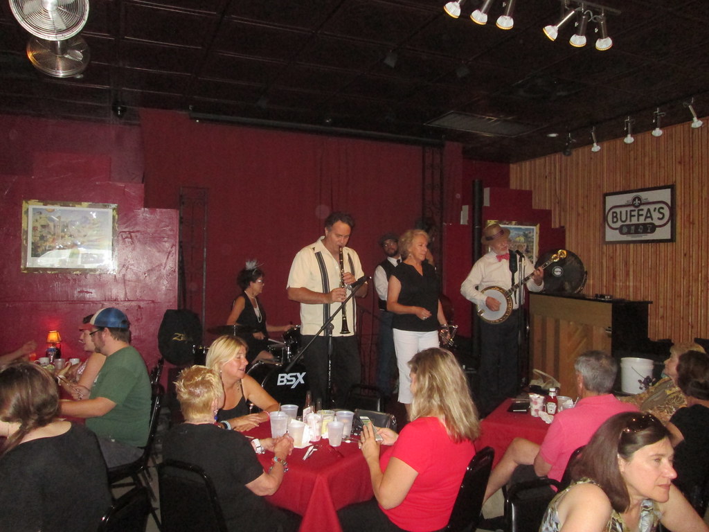 AA1RSspN Mama's Sunday ritual: Pancakes, jazz, and now a touch of cardamom