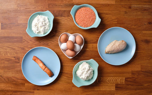 Protein powerhouses: cottage cheese, lentils, chicken, greek yogurt, salmon and eggs - Rii Schroer