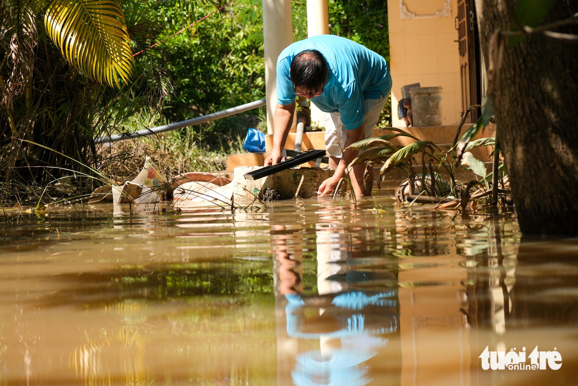 Bình Thuận lũ rút chậm, người dân gượng dậy sau hai đòn nước dữ