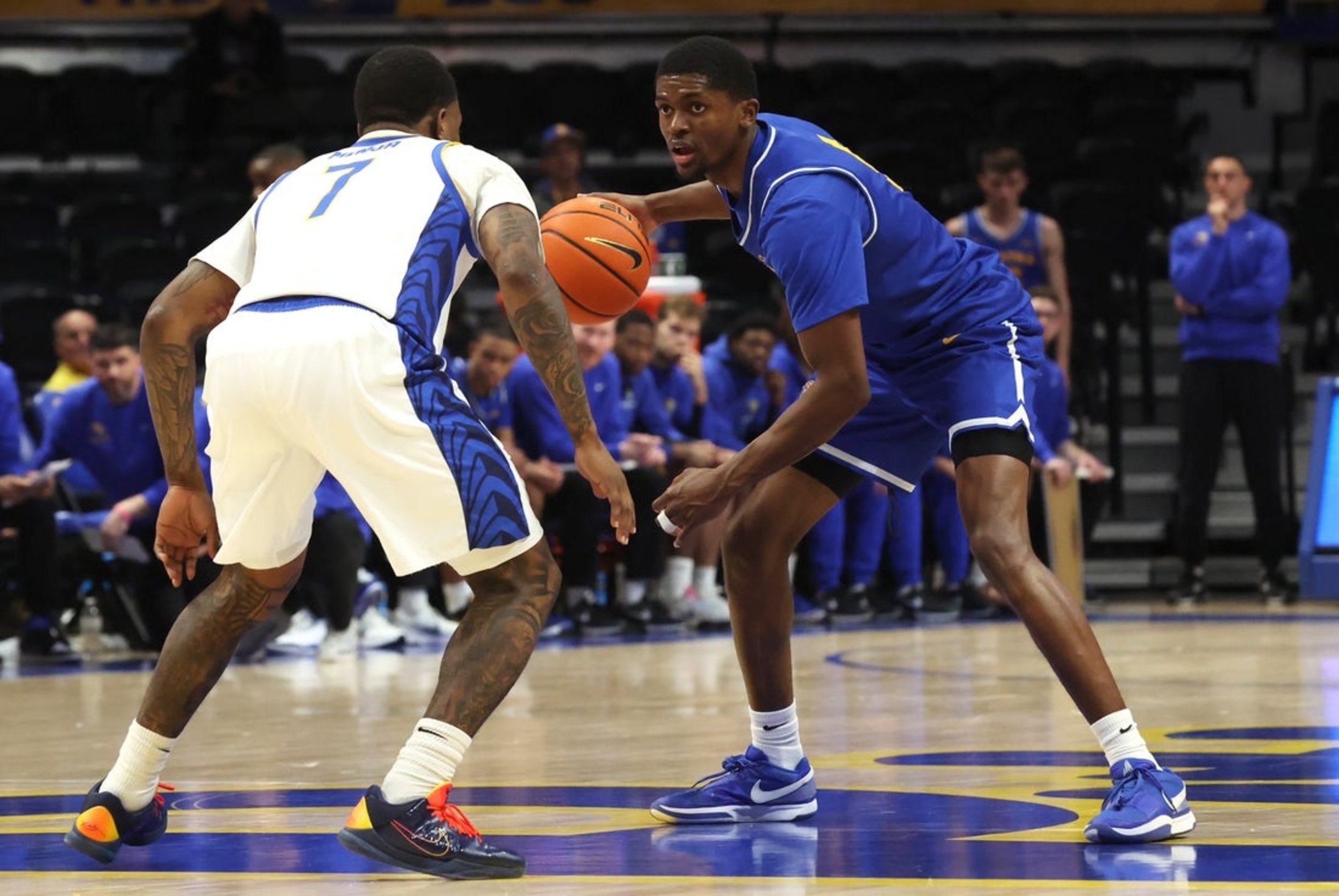 Cruz Davis drops 36, Hofstra becomes 2nd mid-major to upset Pitt