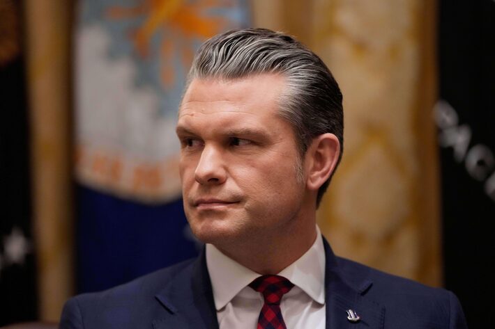 O secretário de Defesa dos EUA, Pete Hegseth, em uma reunião de gabinete na Casa Branca, na terça-feira, 2 de dezembro de 2025 Foto: Julia Demaree Nikhinson / AP