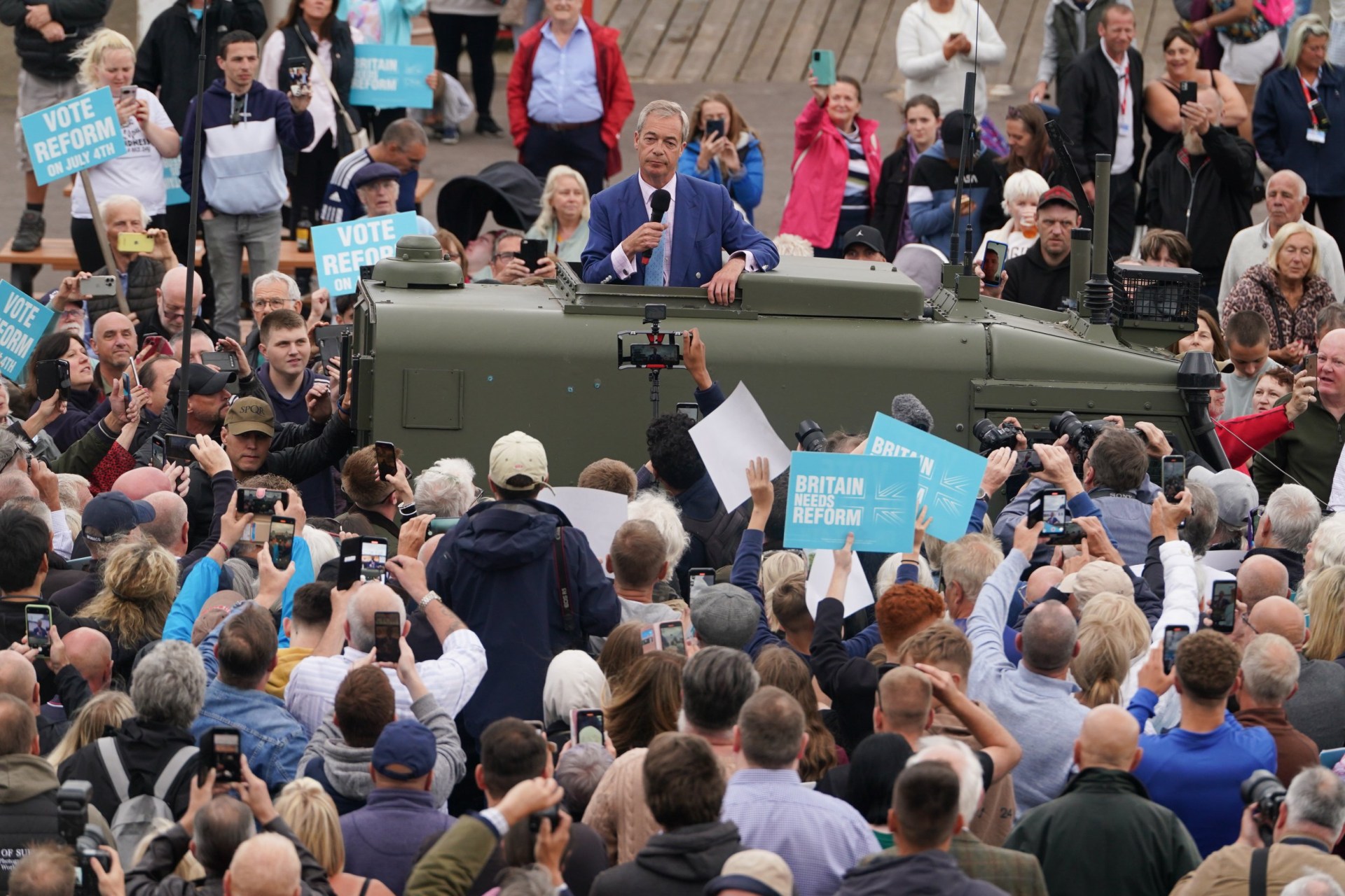 Farage faces probe over election campaign expenses
