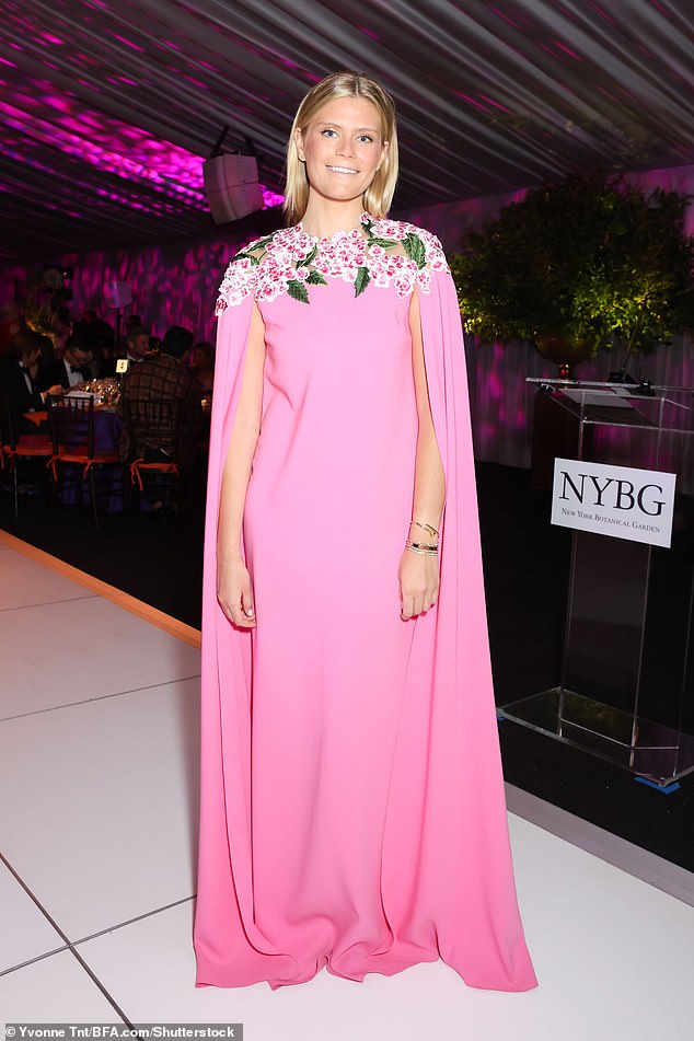 Earl's son, 39, is engaged to heiress, 25, after splitting from 72-year ...