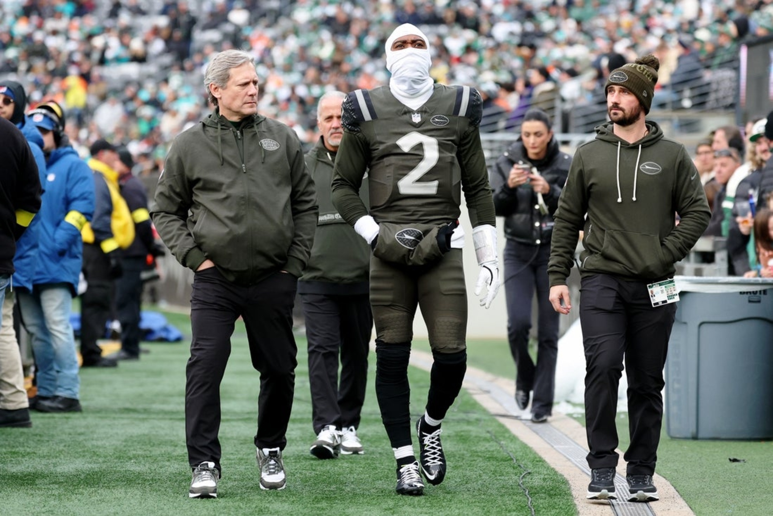 Jets QB Tyrod Taylor (groin) knocked out vs. Dolphins, Brady Cook in