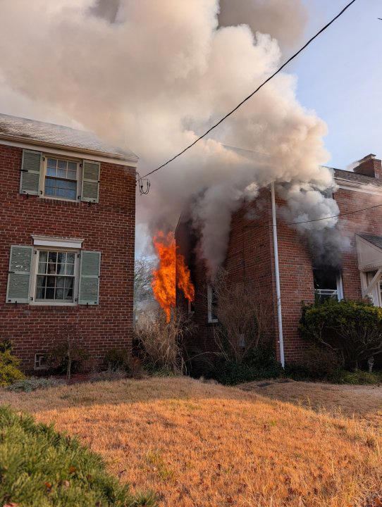 DCFD: 2 displaced in Northeast DC house fire
