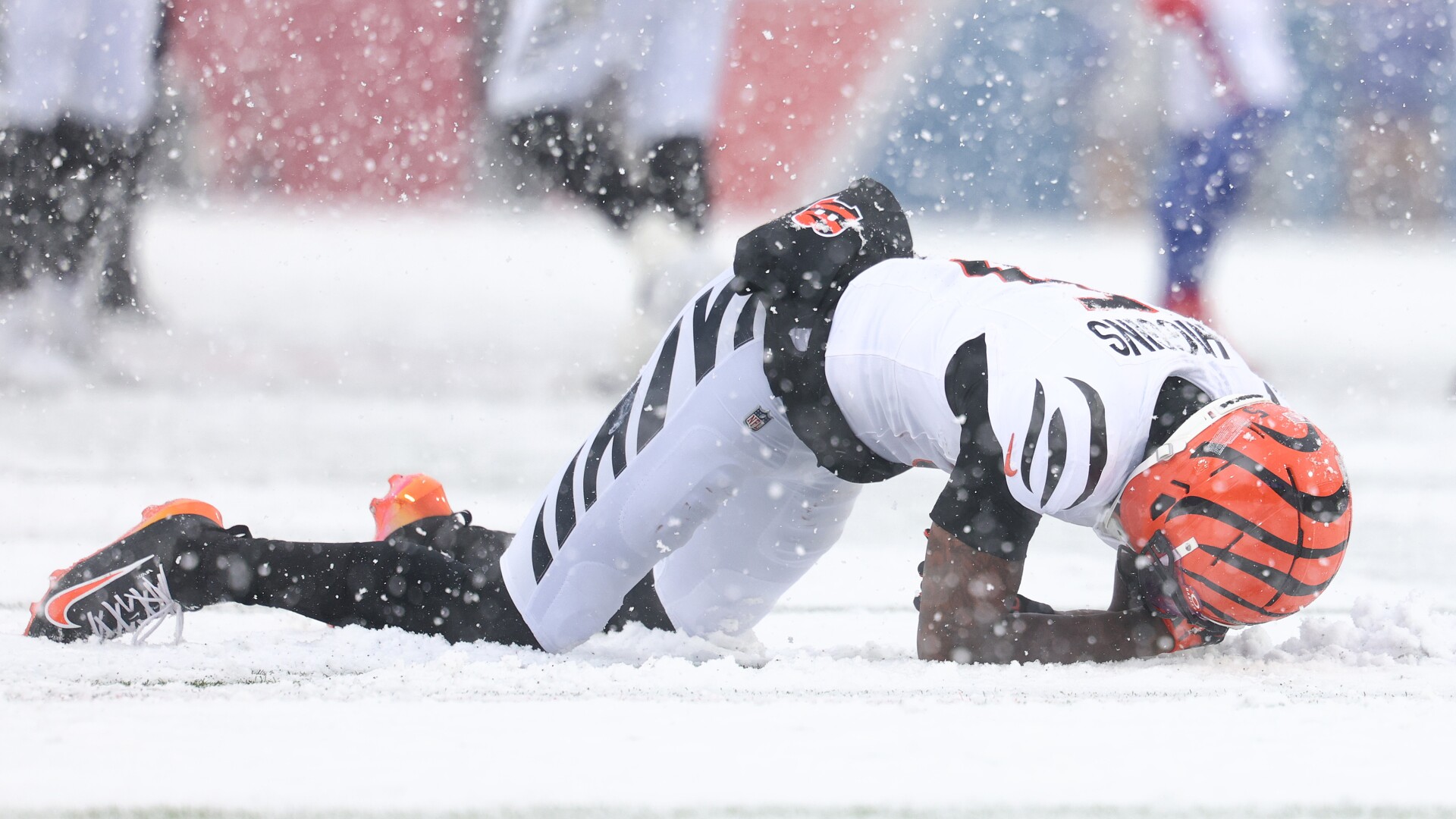 Tee Higgins had no qualms about playing after his helmet hit the turf ...