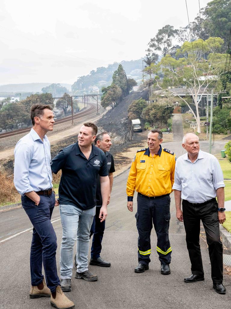 Veteran firefighter dies in bushfire horror