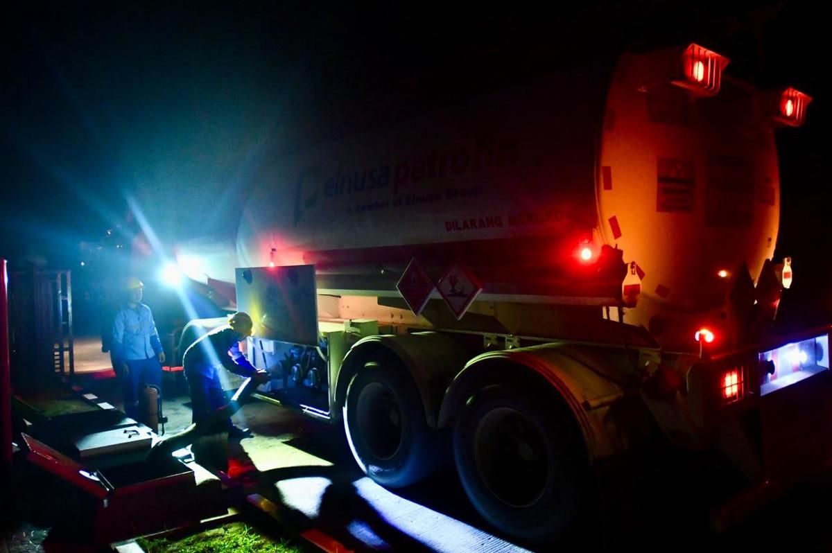 Distribusi BBM ke Aceh Terhambat, Pompa Manual Jadi Solusi