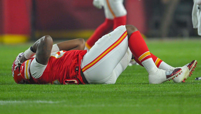 Patrick Mahomes said a prayer on the field for injured Chiefs teammate on  Sunday