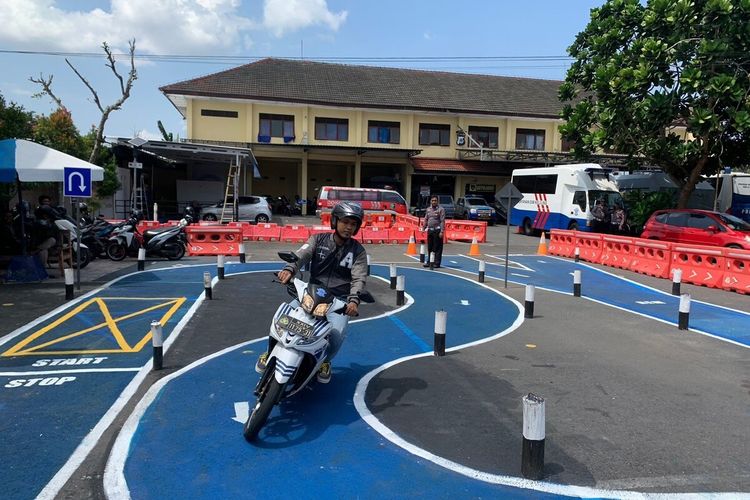 Tes SIM terasa berat, ini penjelasan polisi dan pengalaman Gen Z