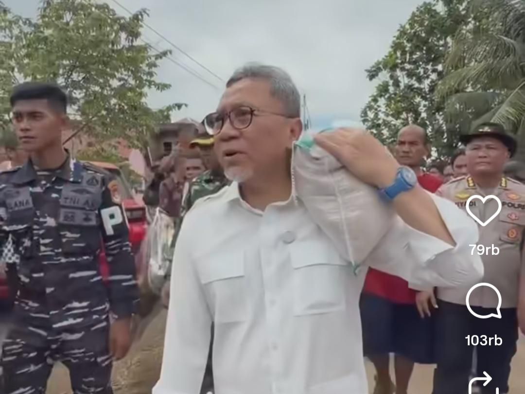 Viral manggul beras, Zulhas diolok-olok ibu-ibu saat olahraga