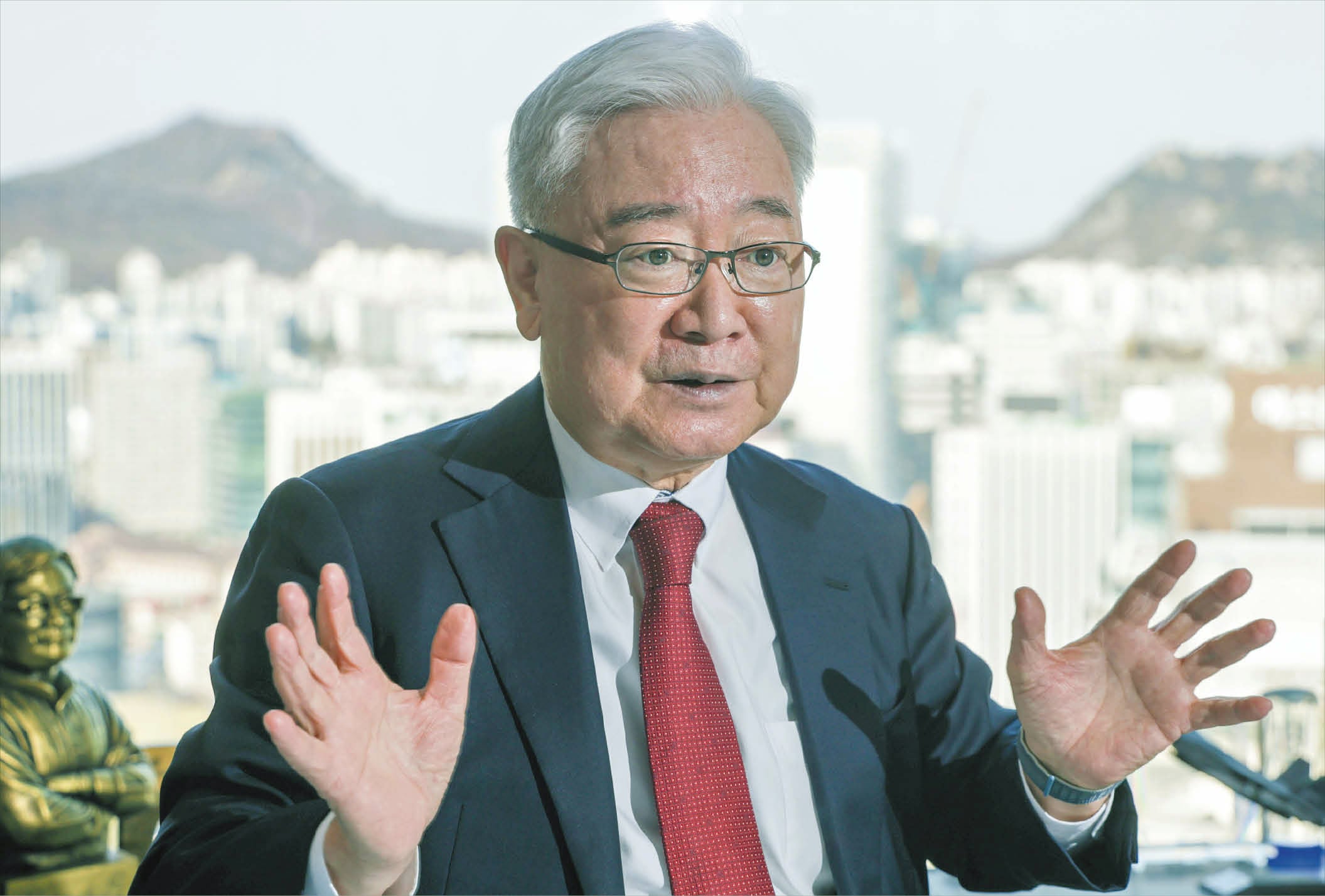 Senior economist warns of exchange rate, US bubble risks