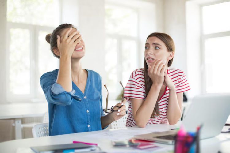 Jika Anda Merasa Terhubung dengan 10 Perjuangan Ini, Mungkin Anda Introvert di Dunia Ekstrovert