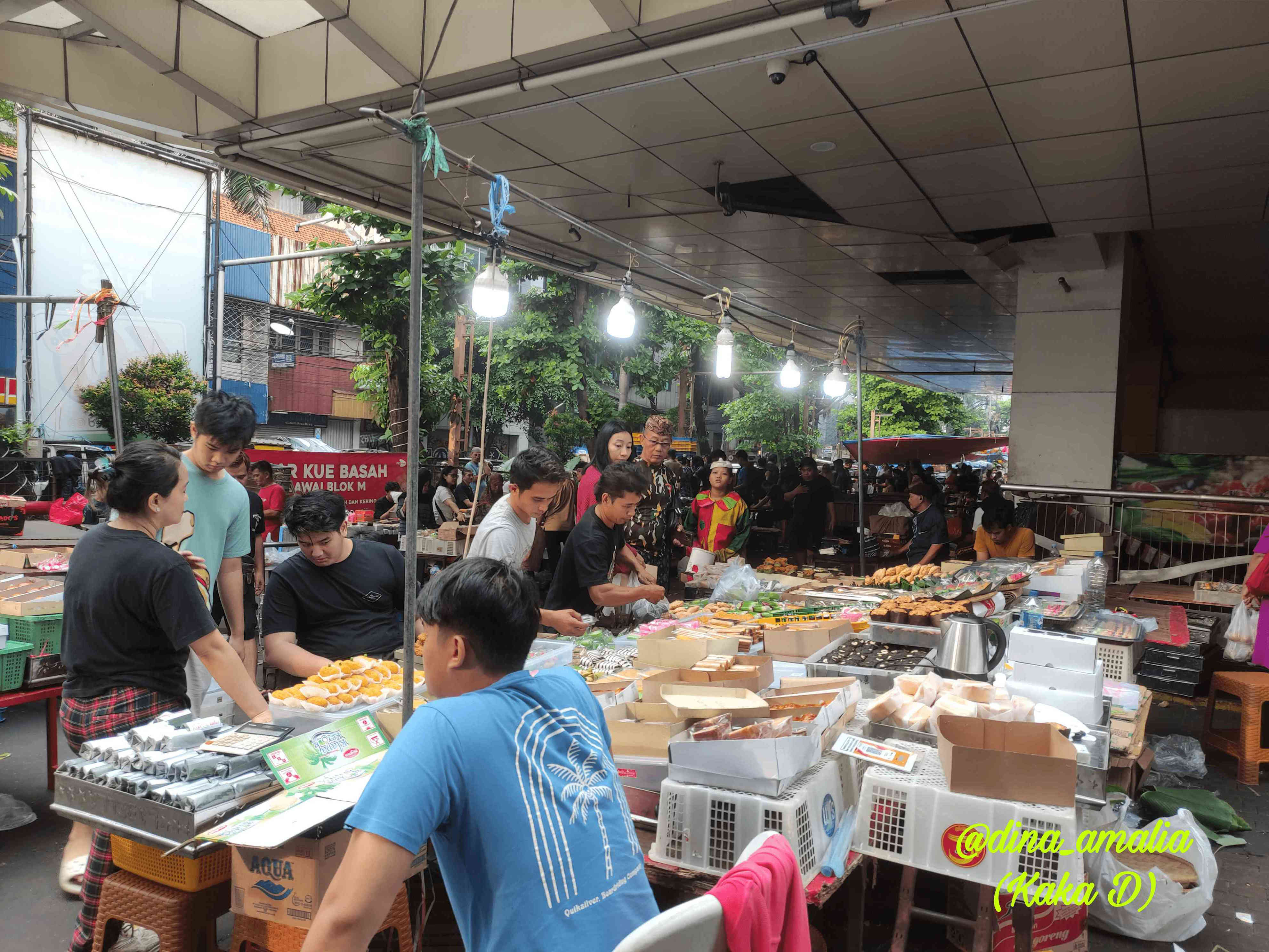 Kasih Ibu, Lontong Cap Go Meh, dan Kerasnya Bisnis Kuliner