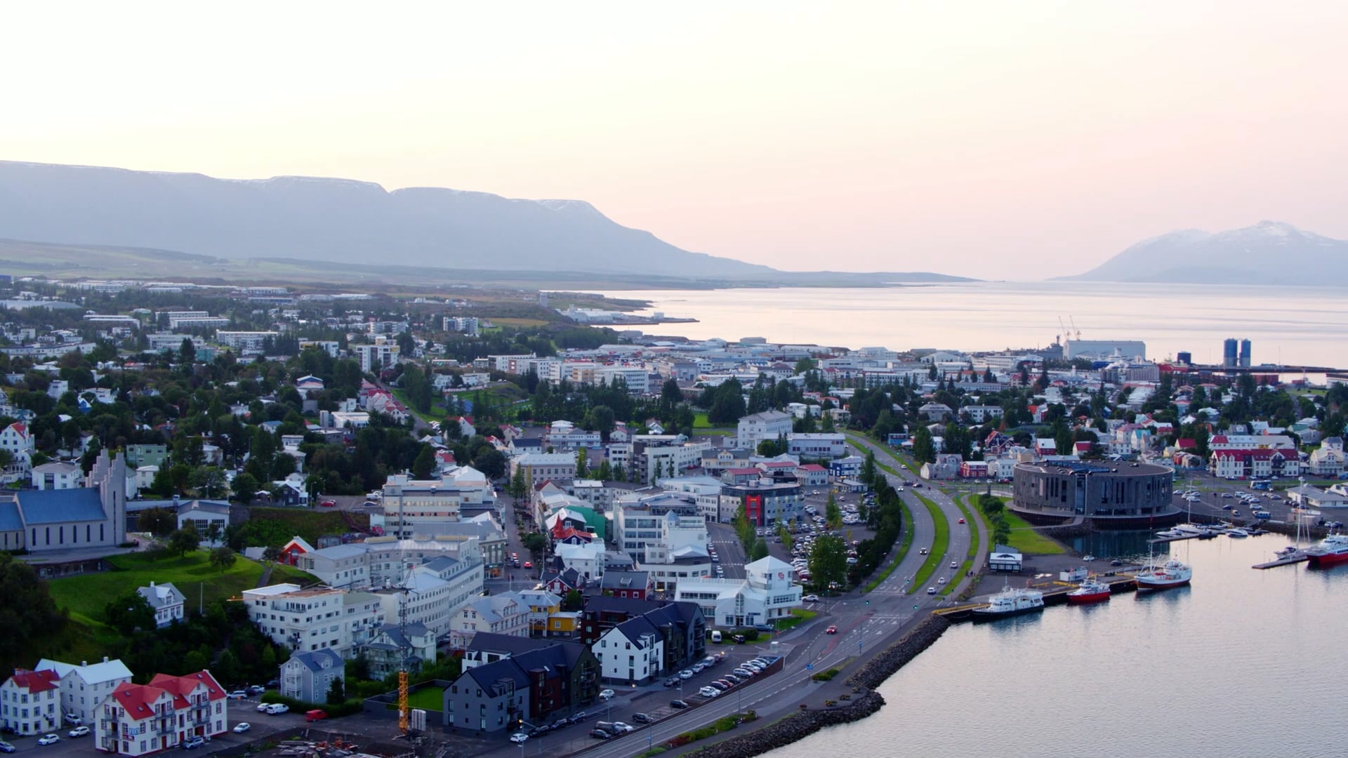 Akureyri, Islanti: Drooni tutkii taianomaista talvikaupunkia