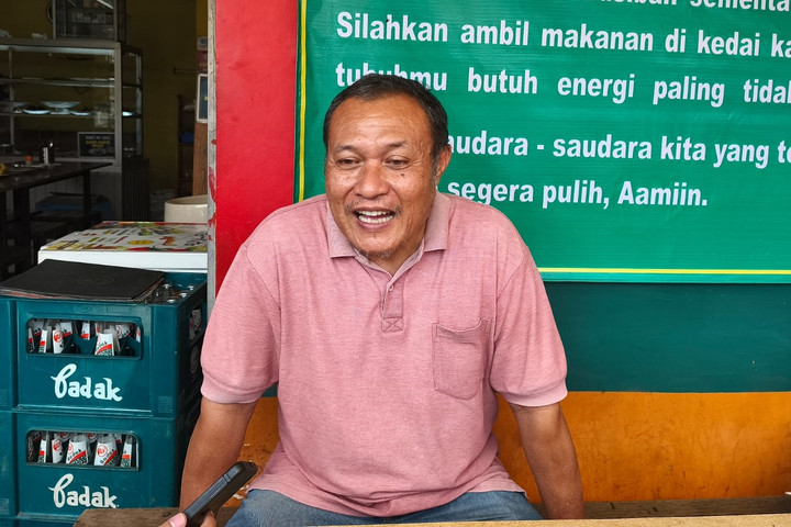 Kedai Lontong Bandung Beri Makanan Gratis untuk Mahasiswa Sumatera
