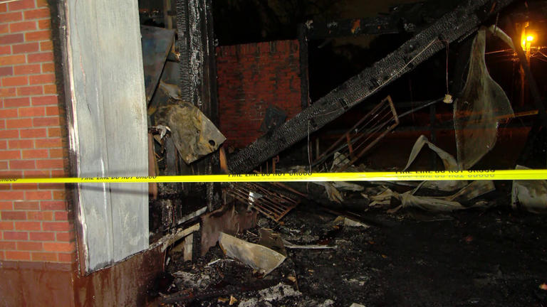 1 dead, 1 firefighter injured after house fire in Whitehaven, MFD says
