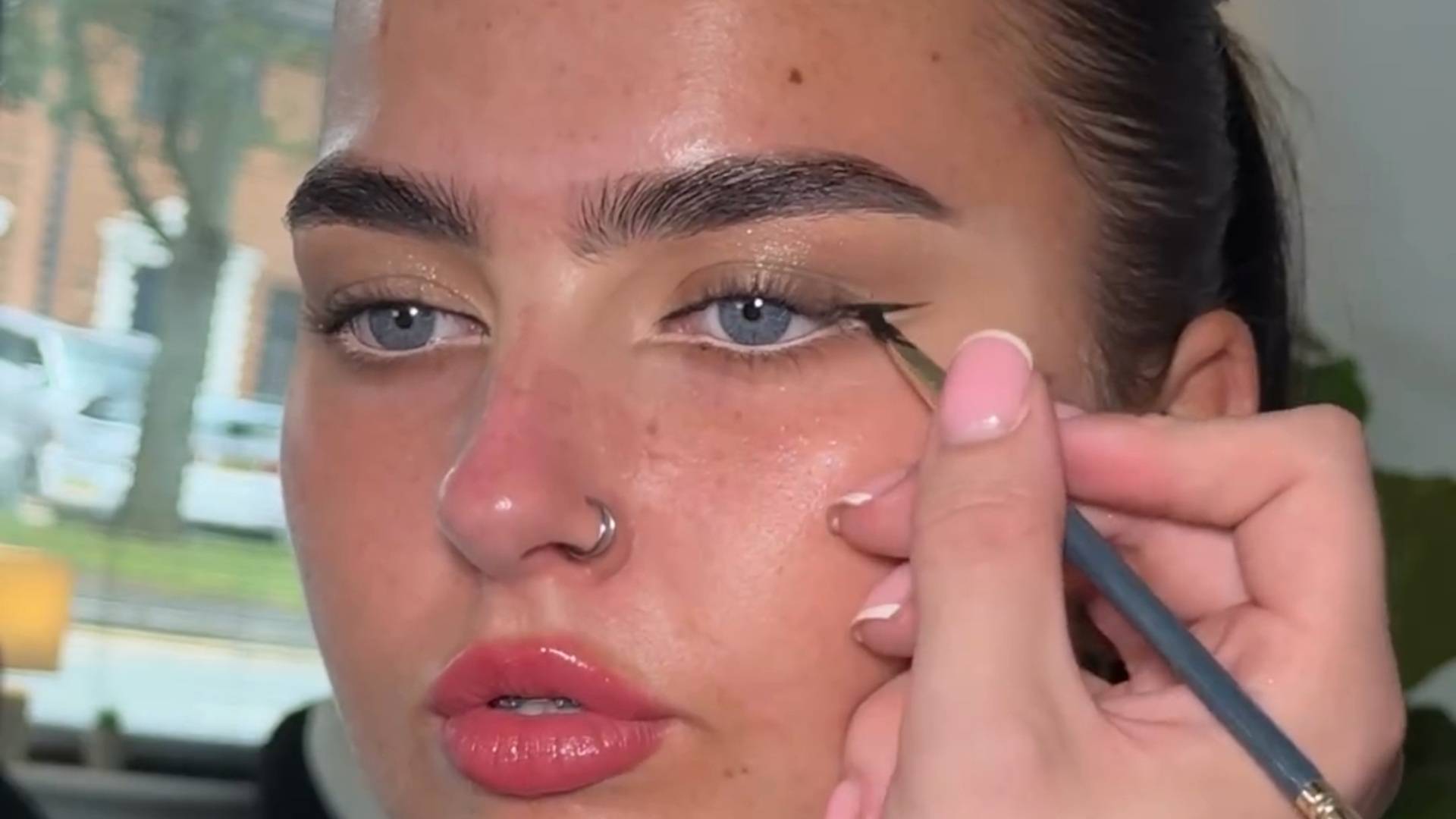 El truco secreto de las drag queens para una mirada cautivadora