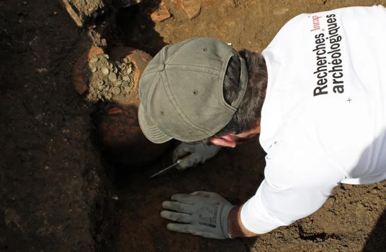 Ancient piggy bank: Excavation in France reveals 40,000 Roman coins ...