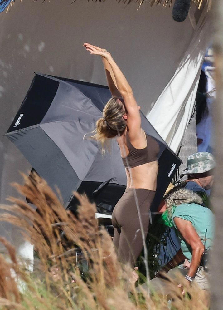 Yoga becerilerini sergiledi