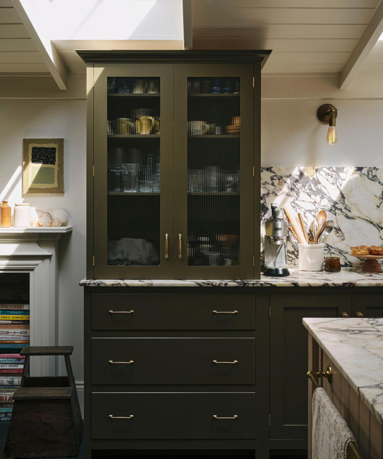 Inside a new-build kitchen that expertly honors the traditional ...