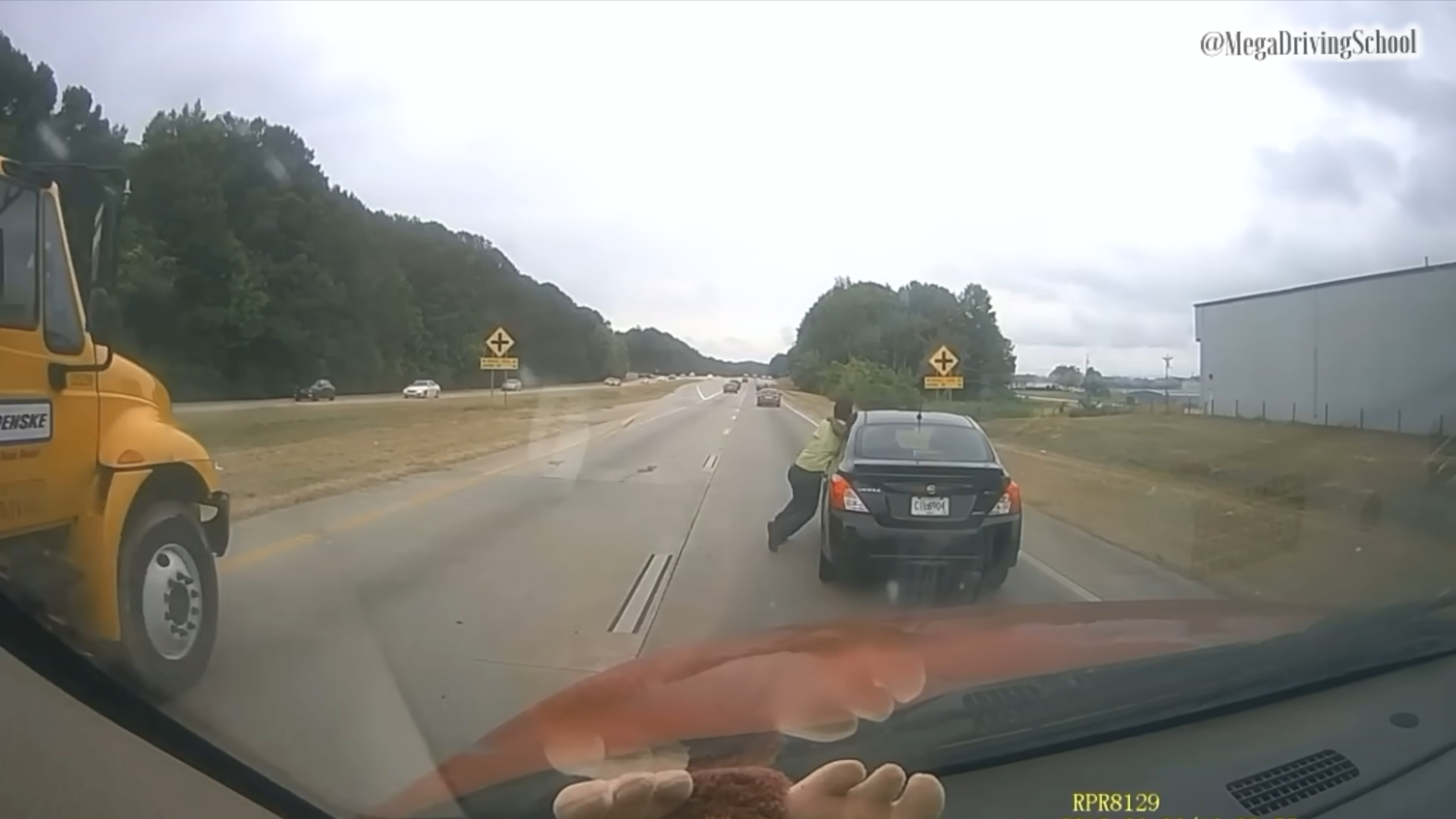 Conflict between two drivers escalates when angry driver powers on car