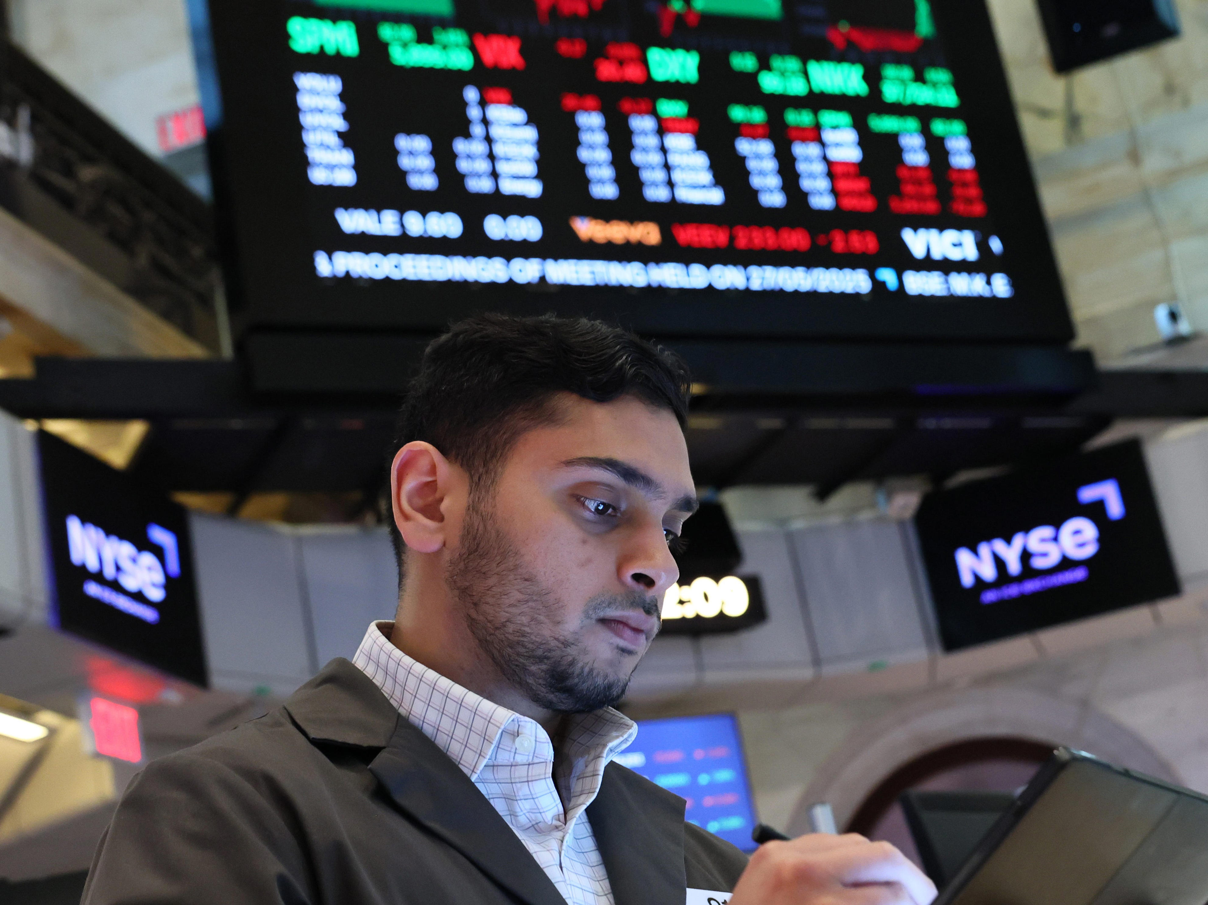 These 5 chip stocks are set to be the big winners of Amazon's latest AI ...