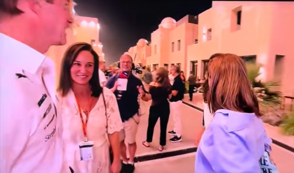 Pippa Middleton se aleja torpemente porque el presentador de televisión no la reconoce