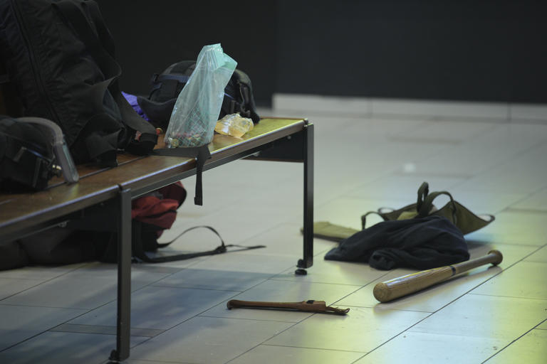 Politiet fant også et balltre og muligens en kniv på den mistenkte gjerningsmannen. Foto: Stian Lysberg Solum / NTB