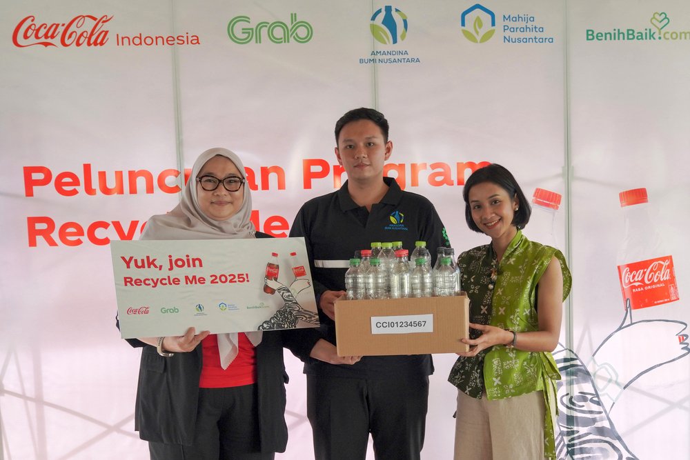 Coca-Cola Dorong Pengumpulan Botol Bekas, Dapat Saldo OVO!