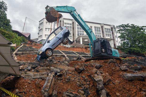 Pemerintah Gratiskan UKT 1-2 Semester untuk Mahasiswa Terdampak Banjir Sumatra