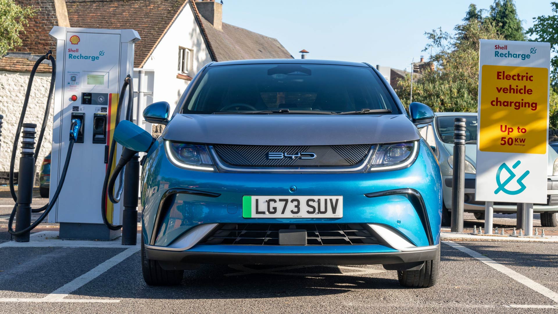 UK public divided over who pays for EV roadtrip charging