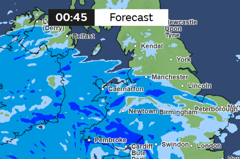 Storm Bram latest as UK braces for 90mph winds in 'danger to life' warning