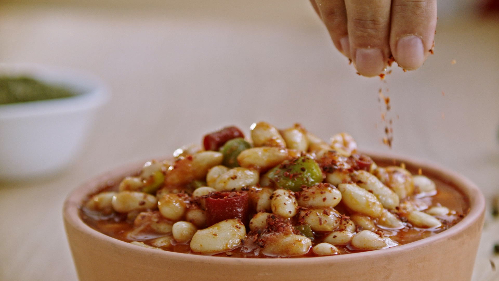 Protein, but make it plant-based: Eating smart, full, and fashionably healthy<br><br>