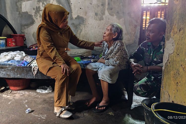 Dari rumah Sukeni, kisah ibu RT dan kepala desa perempuan Cirebon yang menanam nilai anti-korupsi