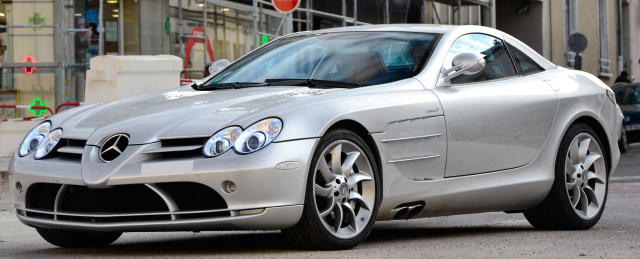 “ Mercedes-Benz SLR McLaren (8615973055) (cropped) ” by Alexandre Prévot from Nancy, France is licensed under CC BY-SA 2.0
