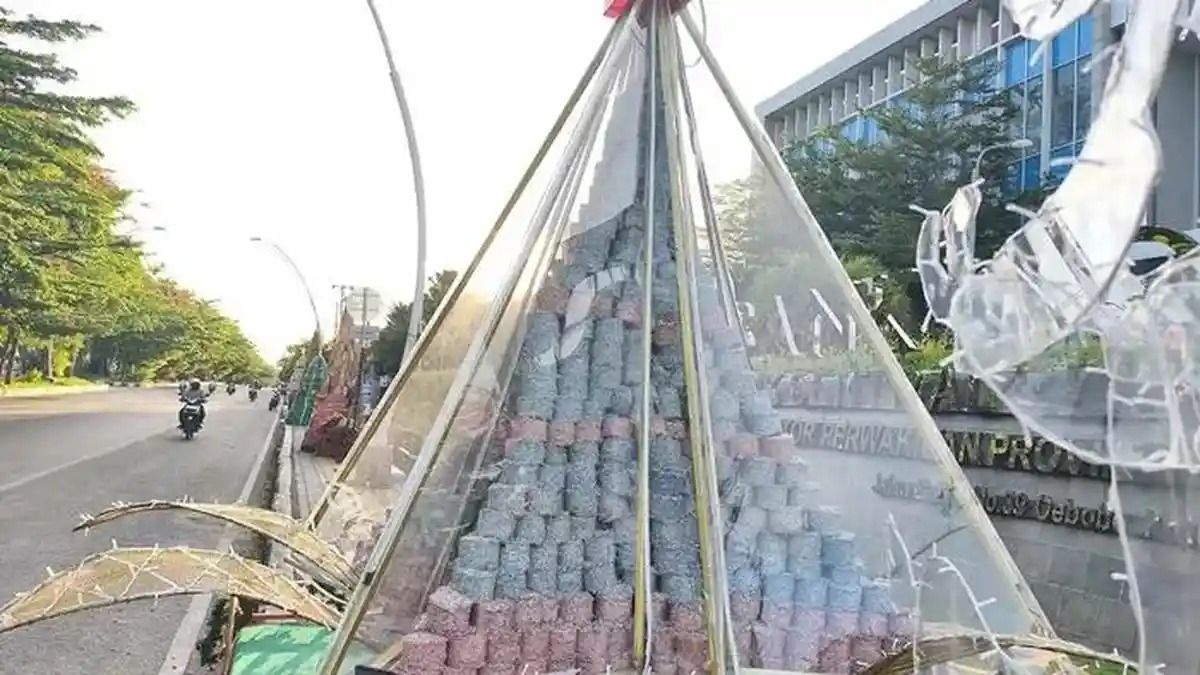Pohon Natal Uang Kertas Viral di Kupang, Deputi Kepala BI NTT Jelaskan Maknanya