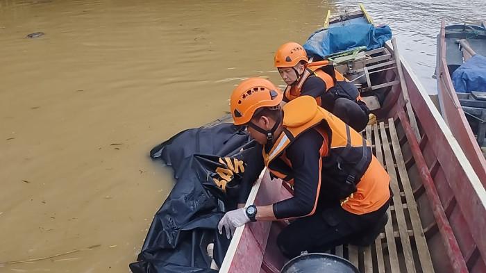 Dua Pria Terseret Arus Puluhan Kilometer Setelah Mobil Jatuh ke Jurang Muara Emat