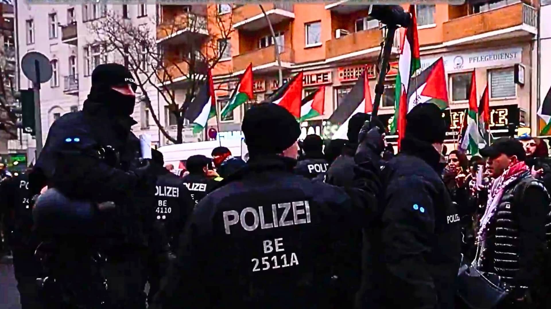 „Schande für Deutschland“: Islamisten brüllen terrorverherrlichende ...