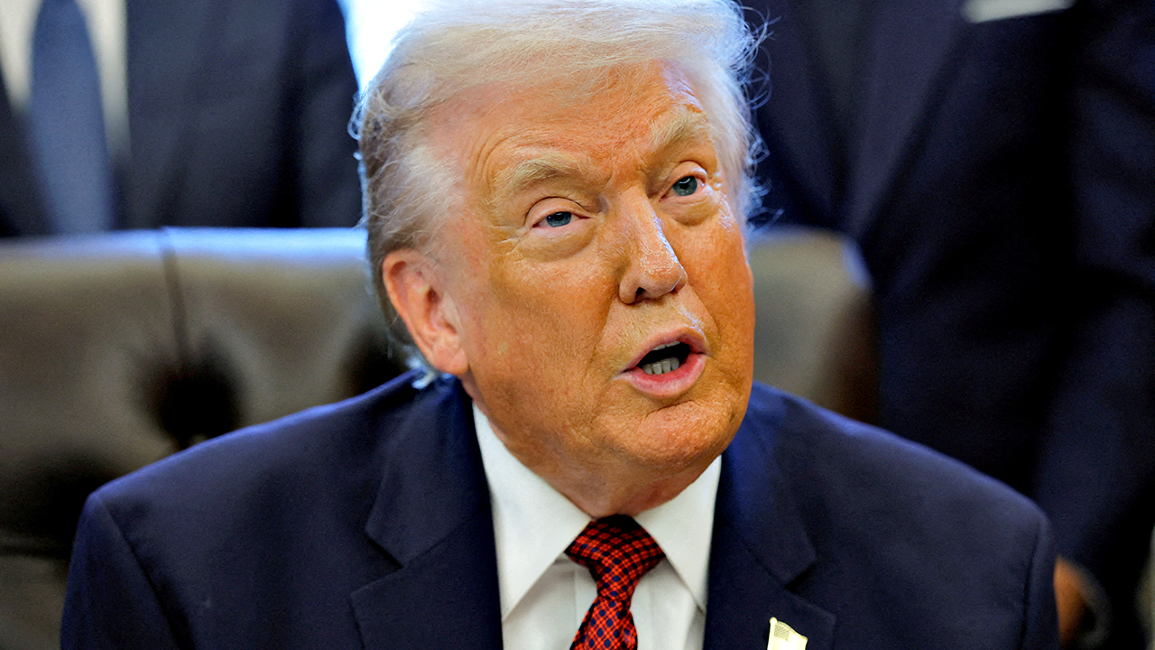 Trump says he will sign 'One Rule' executive order to federalize AI ...