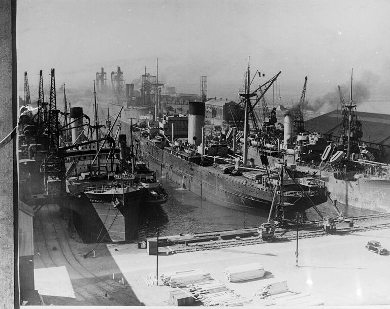 25 great Edinburgh photos of Leith over the years including WW2 bomb ...