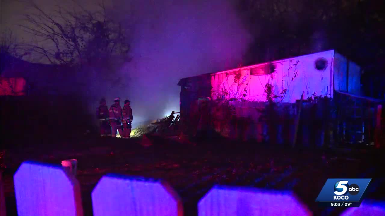 Small apartment behind Oklahoma City home catches fire