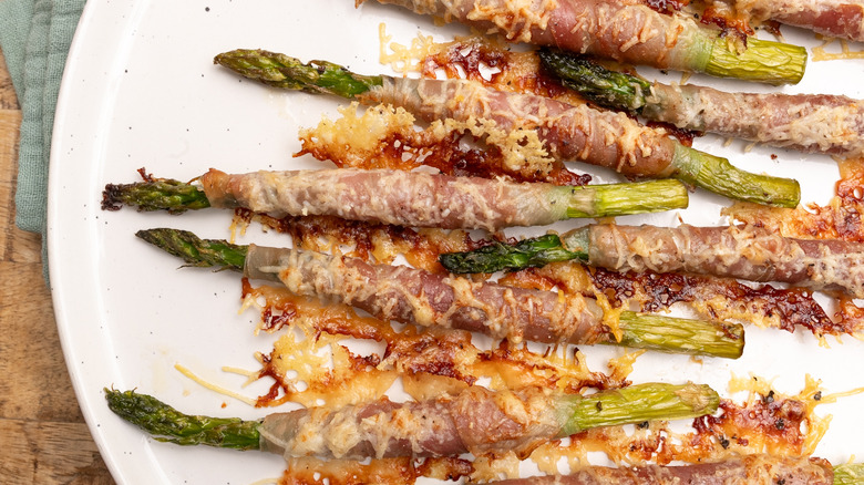 Prosciutto-wrapped asparagus with parmesan recipe