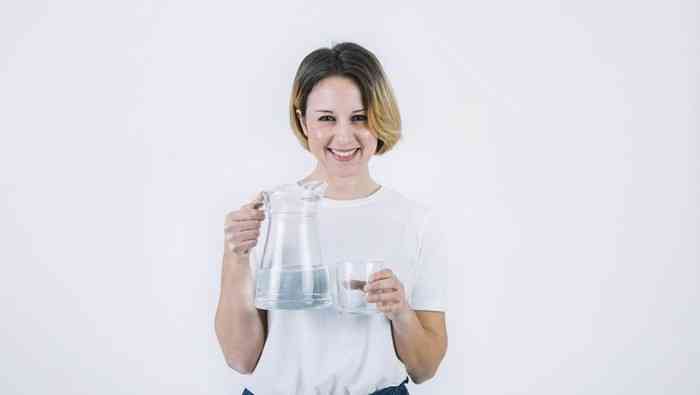 7 Kesalahan Minum Air Putih yang Berbahaya bagi Kesehatan