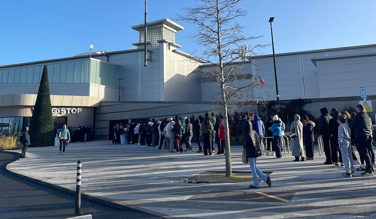 Wingstop draws massive early morning crowd as they open first Irish ...